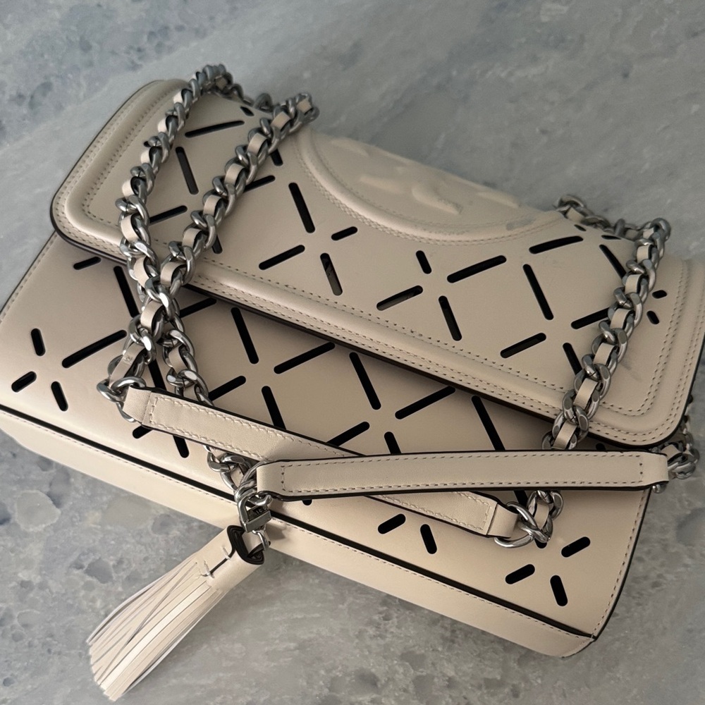 Tory Burch Cream Cut-Out Shoulder Bag - Picture 8 of 16